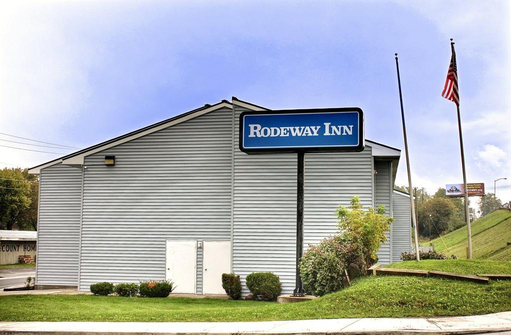 Rodeway Inn Watertown Exterior photo